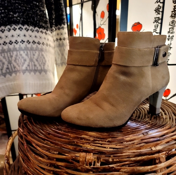 ANNE KLEIN AK7 SERNIO LEATHER FLEX ANKLE BOOTIES/SIZE 6M - Picture 5 of 9